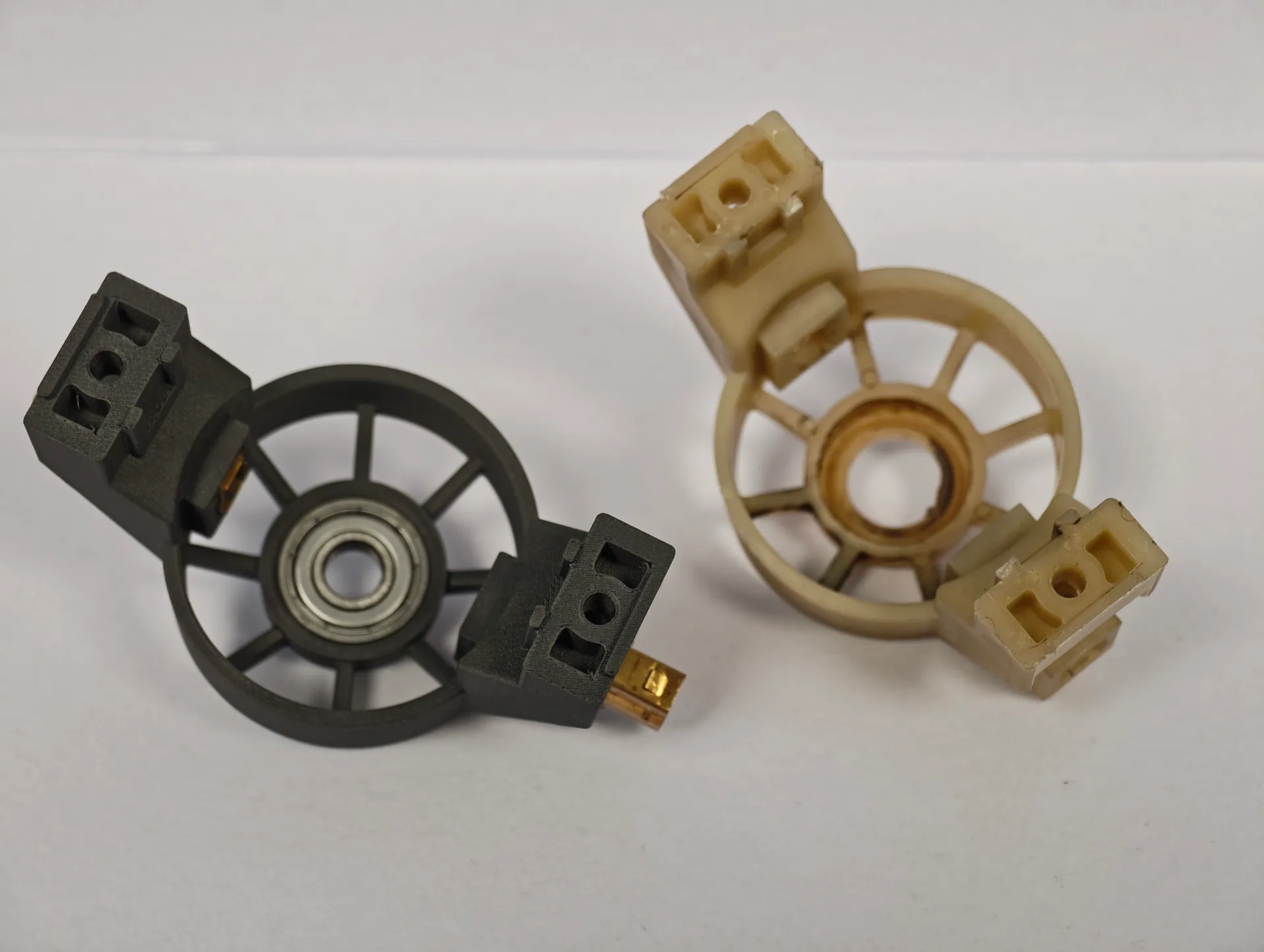 Original and 3D-printed Parkside PWH 2800 B2 rotor holder